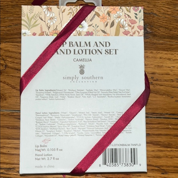 Simply Southern Autumn Flowers Lip Balm and Lotion Set - Picture 5 of 6